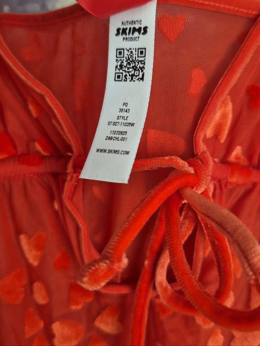 SKIMS Sheer Velvet Heart Cami And Pant Set - Picture 9 of 16